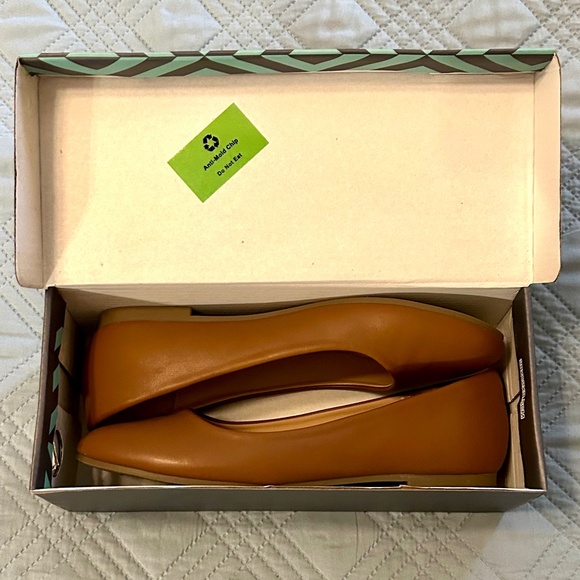 TRARY Women’s Brown Flats, EUC, Size 7 - Picture 1 of 6